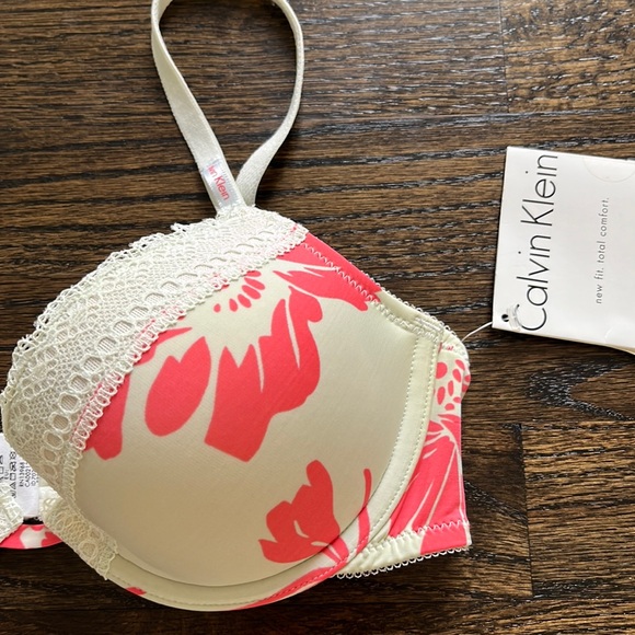 Calvin Klein push up bra - Picture 2 of 4